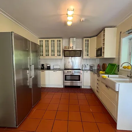 Willa Spacious In Nova De Gaia