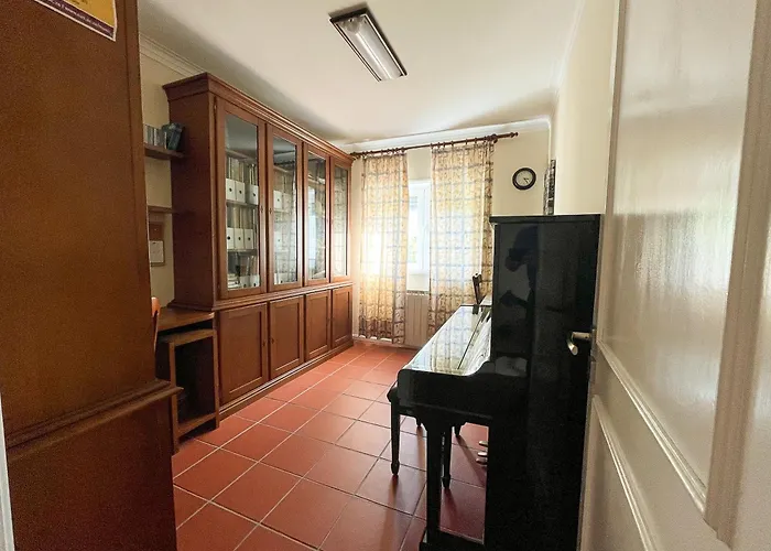 Spacious In Nova De Gaia Willa