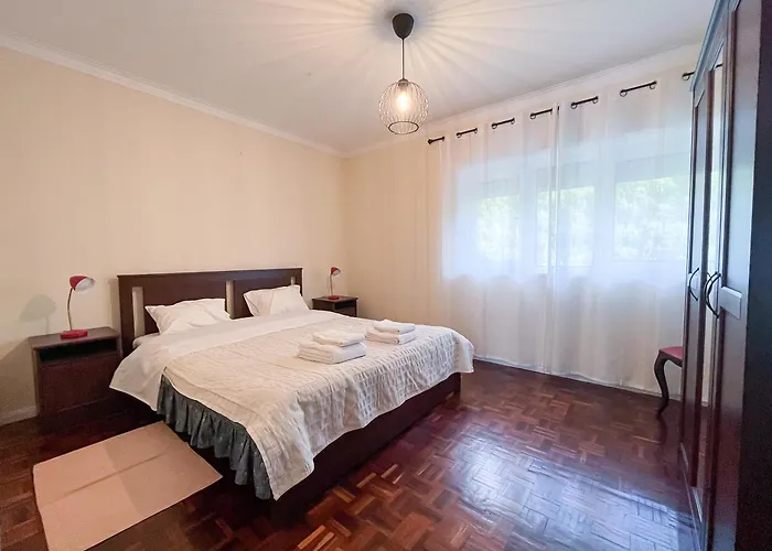 Spacious In Nova De Gaia Willa