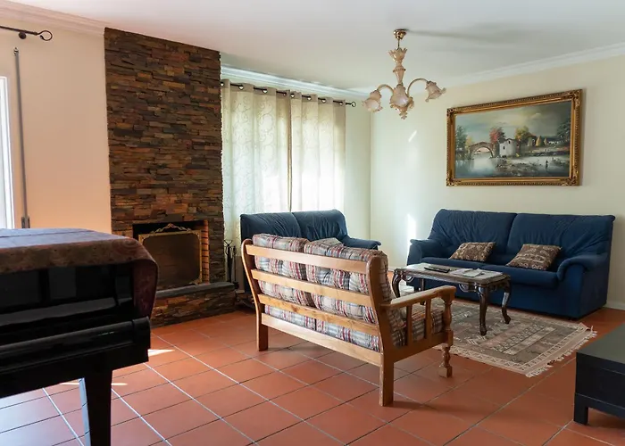Villa Spacious In Nova De Gaia